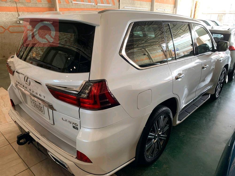Lexus LX